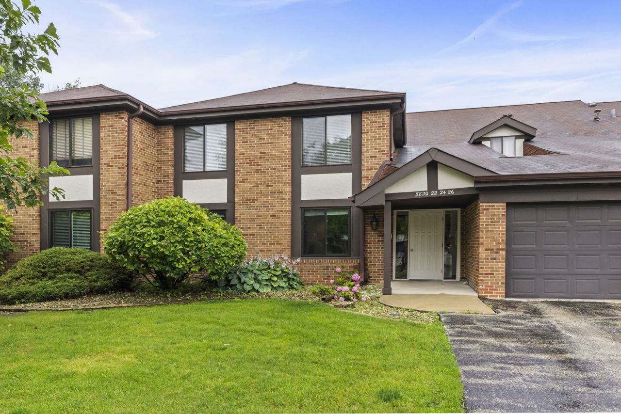5824 Doe Circle, Unit 5824, Westmont, IL 60559 Main Photo