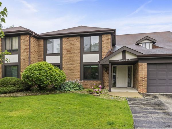 5824 Doe Circle, Unit 5824, Westmont, IL 60559