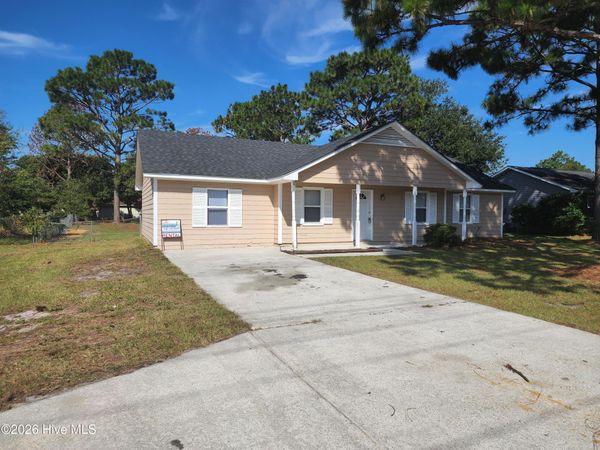 602 Sand Ridge Road , Hubert, NC 28539