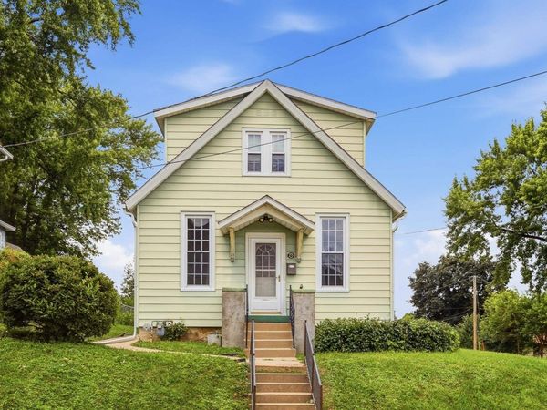 1209 Vernon Street, Dubuque, IA 52001