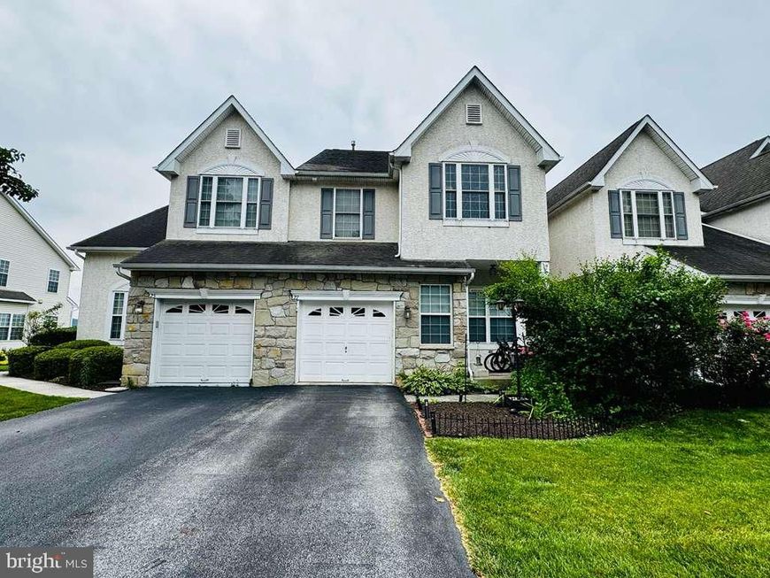 27 Lincoln Drive, Downingtown, PA 19335 Main Photo