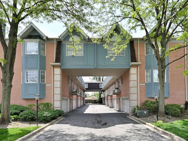 6145 Lincoln Avenue , Unit B, Morton Grove, IL 60053