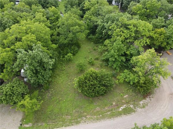 250 Fawn Valley Drive, La Cygne, KS 66040
