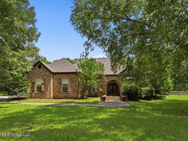 157 Lake Hill Drive, Flora, MS 39071