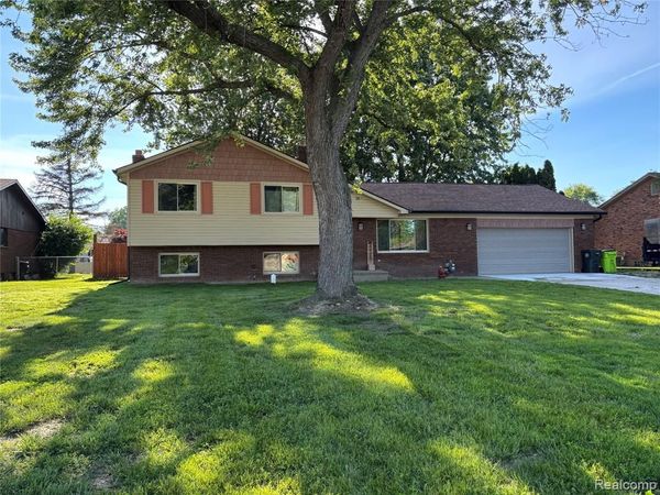 46365 Community Center Drive, Chesterfield Twp, MI 48047
