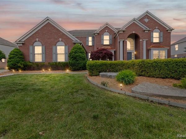 1885 Wyngate Drive, Troy, MI 48098