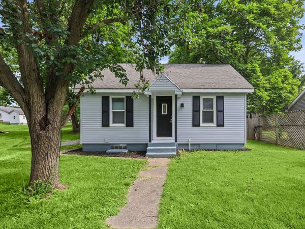 506 E Elm Street , Salem, IL 62881