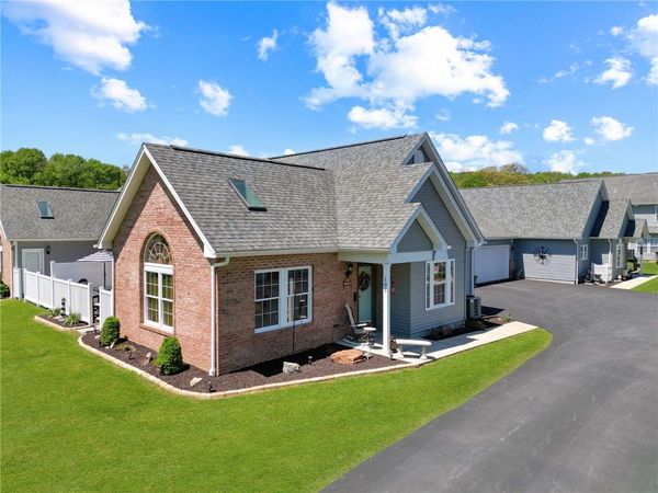105 White Fox Ct, Unit 26, Ellwood City, PA 16117