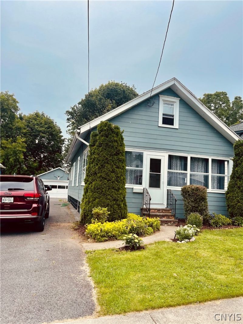 223 Cloveridge Drive, Syracuse, NY 13206 Main Photo