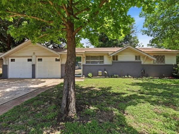 800 Belaire Drive, Burleson, TX 76028