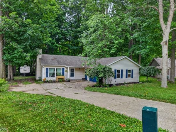 628 Park Oval , Madison, OH 44057