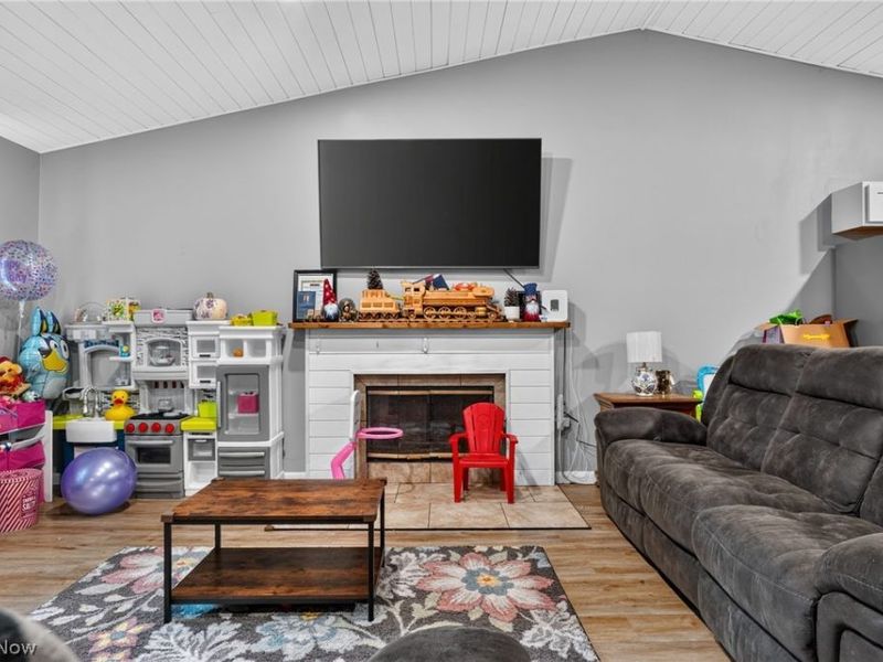 628 Park Oval, Madison, OH 44057 Photo 8