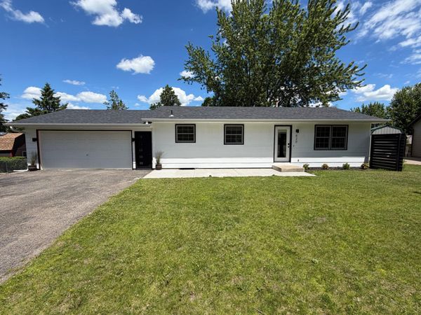 620 Hillside Drive NW, Watertown, MN 55388