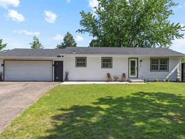 620 Hillside Drive NW, Watertown, MN 55388