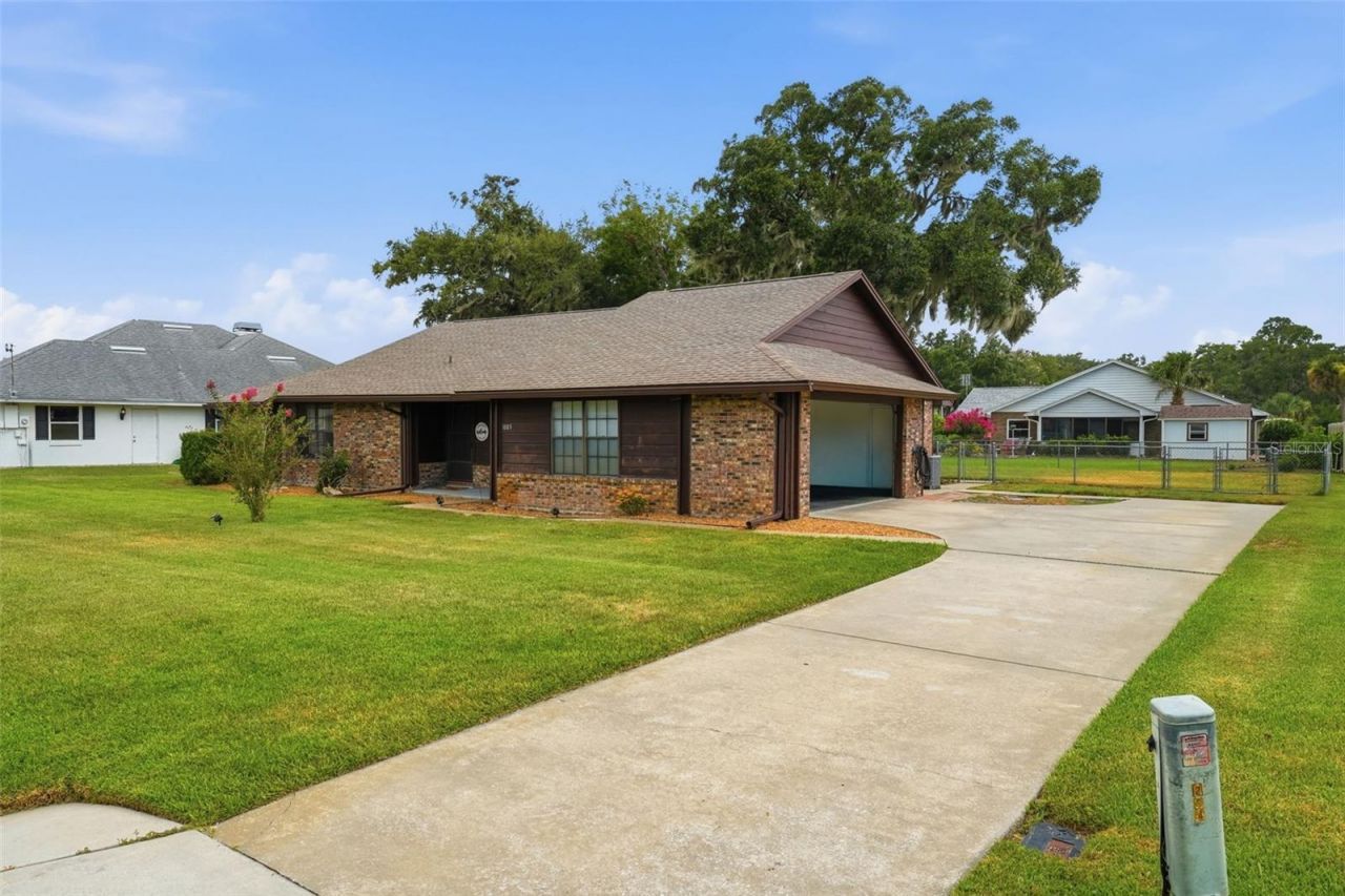 1805 Virginia Court, Tavares, FL 32778 Photo