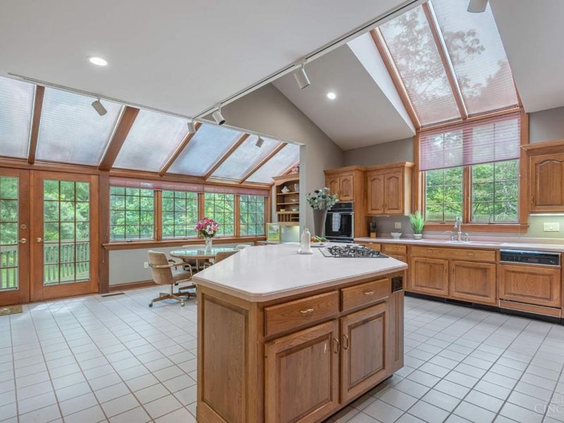 514 Shambord Circle, Kettering, OH 45429 Photo 11