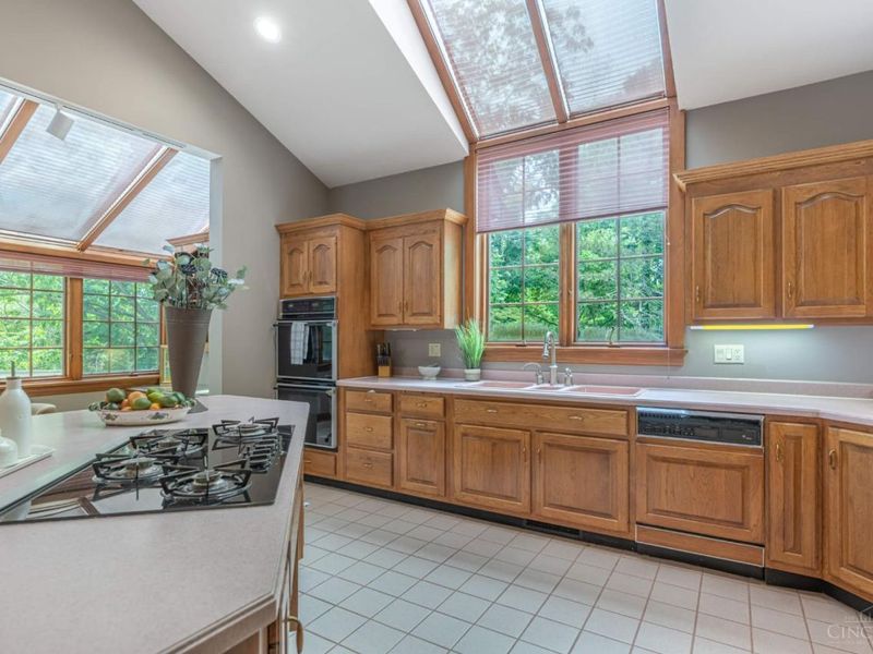 514 Shambord Circle, Kettering, OH 45429 Photo 14