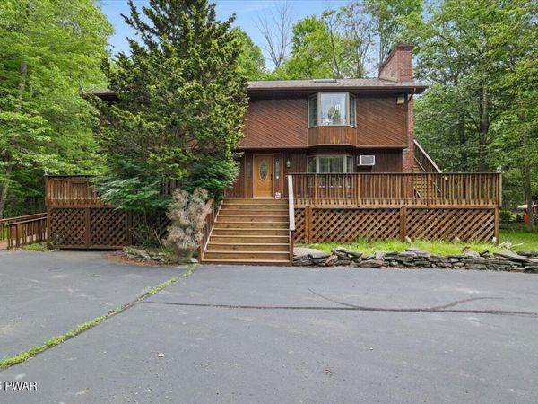 20 Kensington Road, Hawley, PA 18428