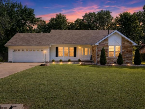 1004 E Illinois Street, Marion, IL 62959