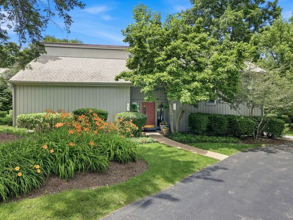640 Old Barn Road, Unit C, Lake Barrington, IL 60010
