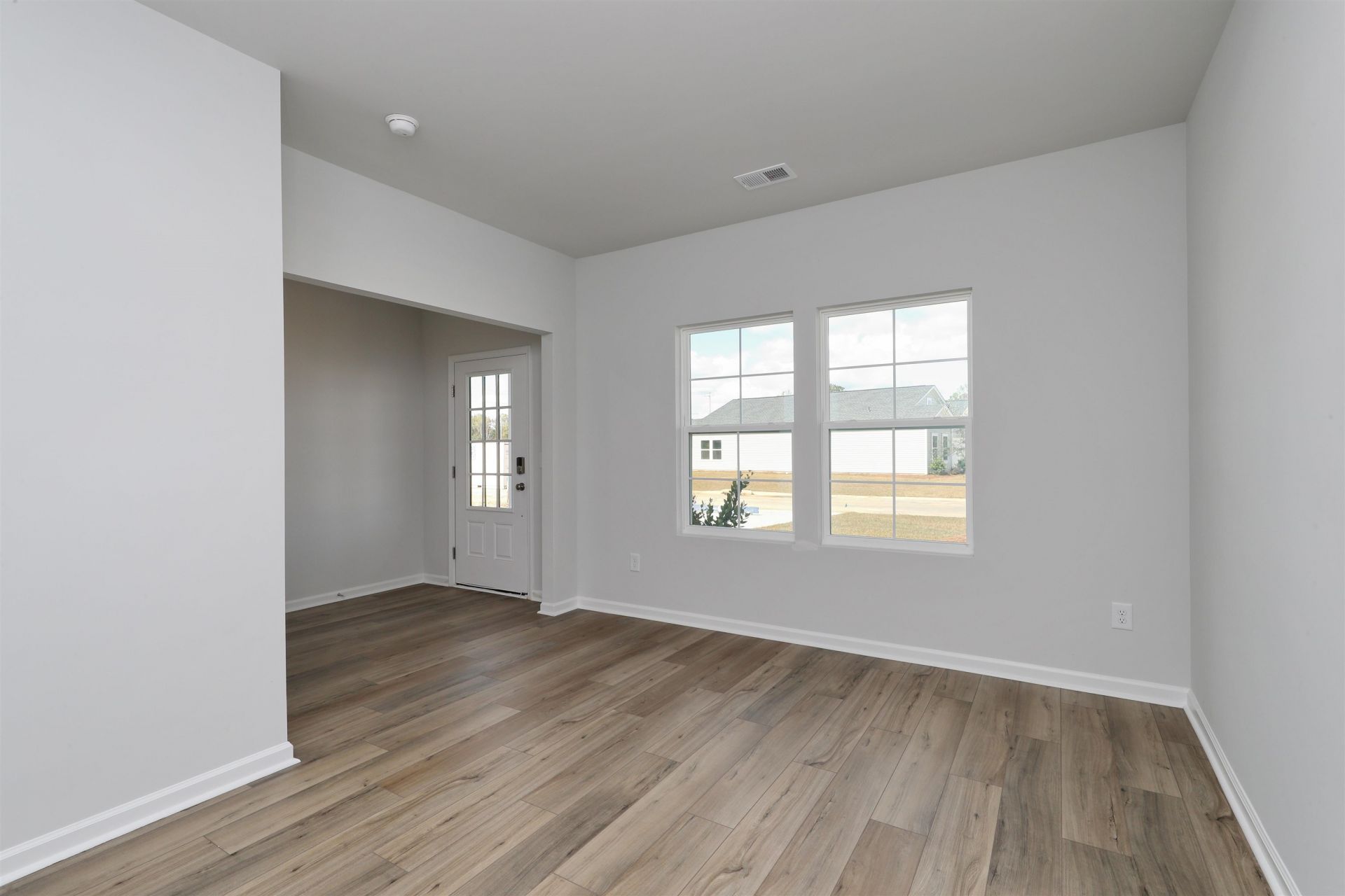 824 Wild Indigo Dr Photo 4