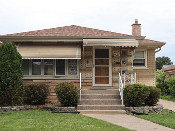 9647 S Sacramento Avenue, Evergreen Park, IL 60805