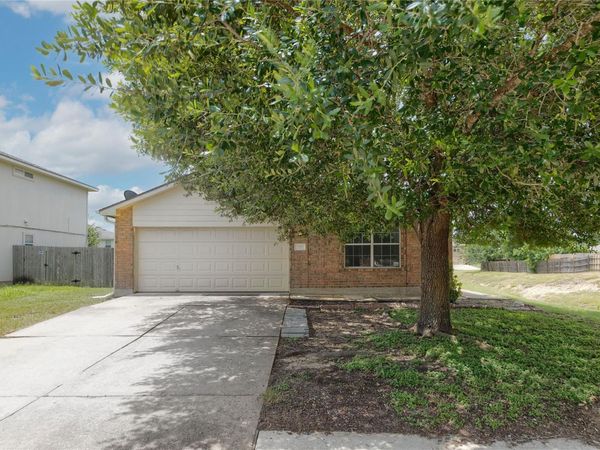 211 Phillips ST, Hutto, TX 78634