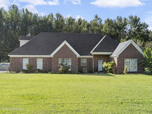 170 Dry Field Road, Byhalia, MS 38611