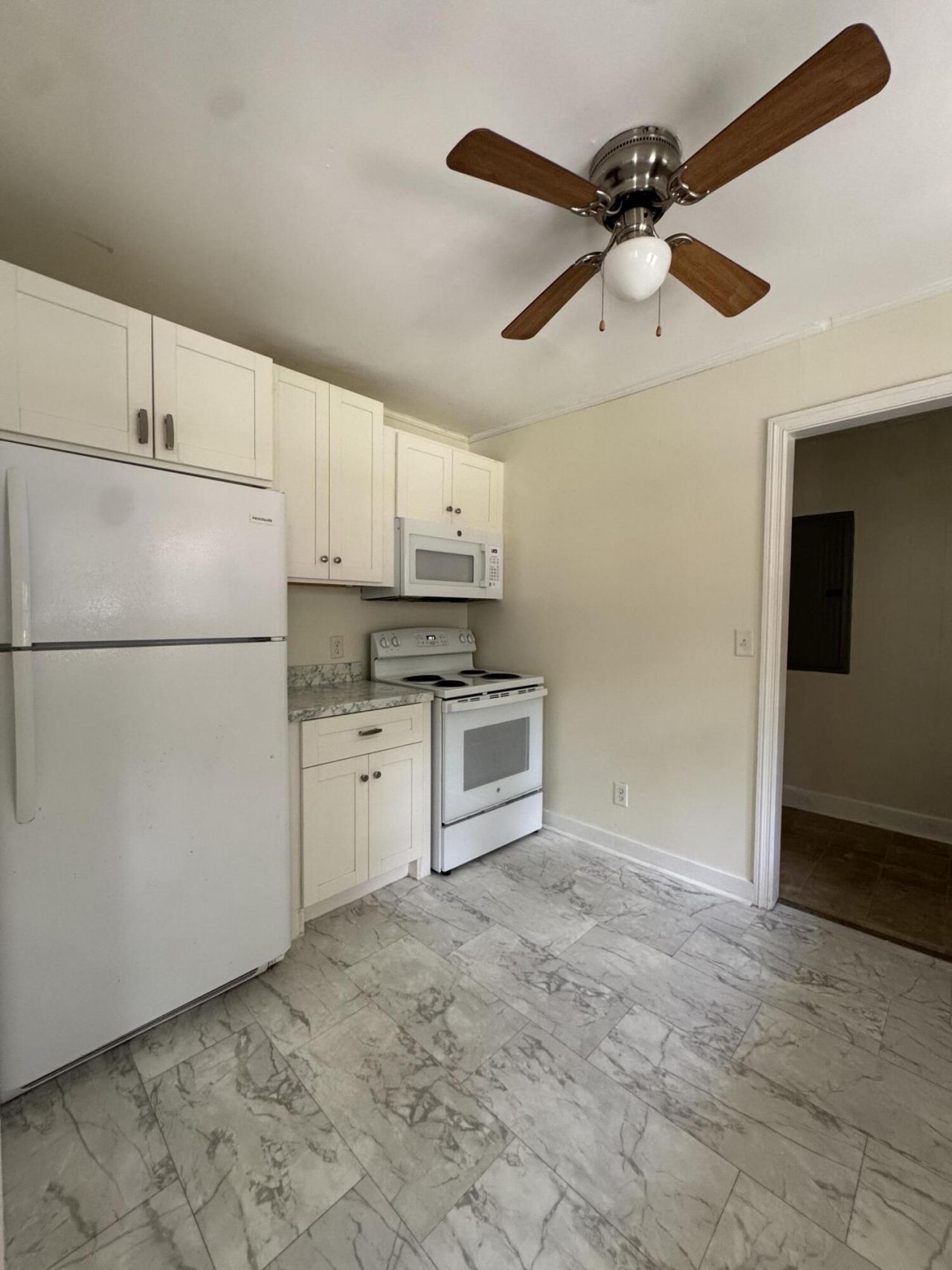 933 S Live Oak Drive Photo 4