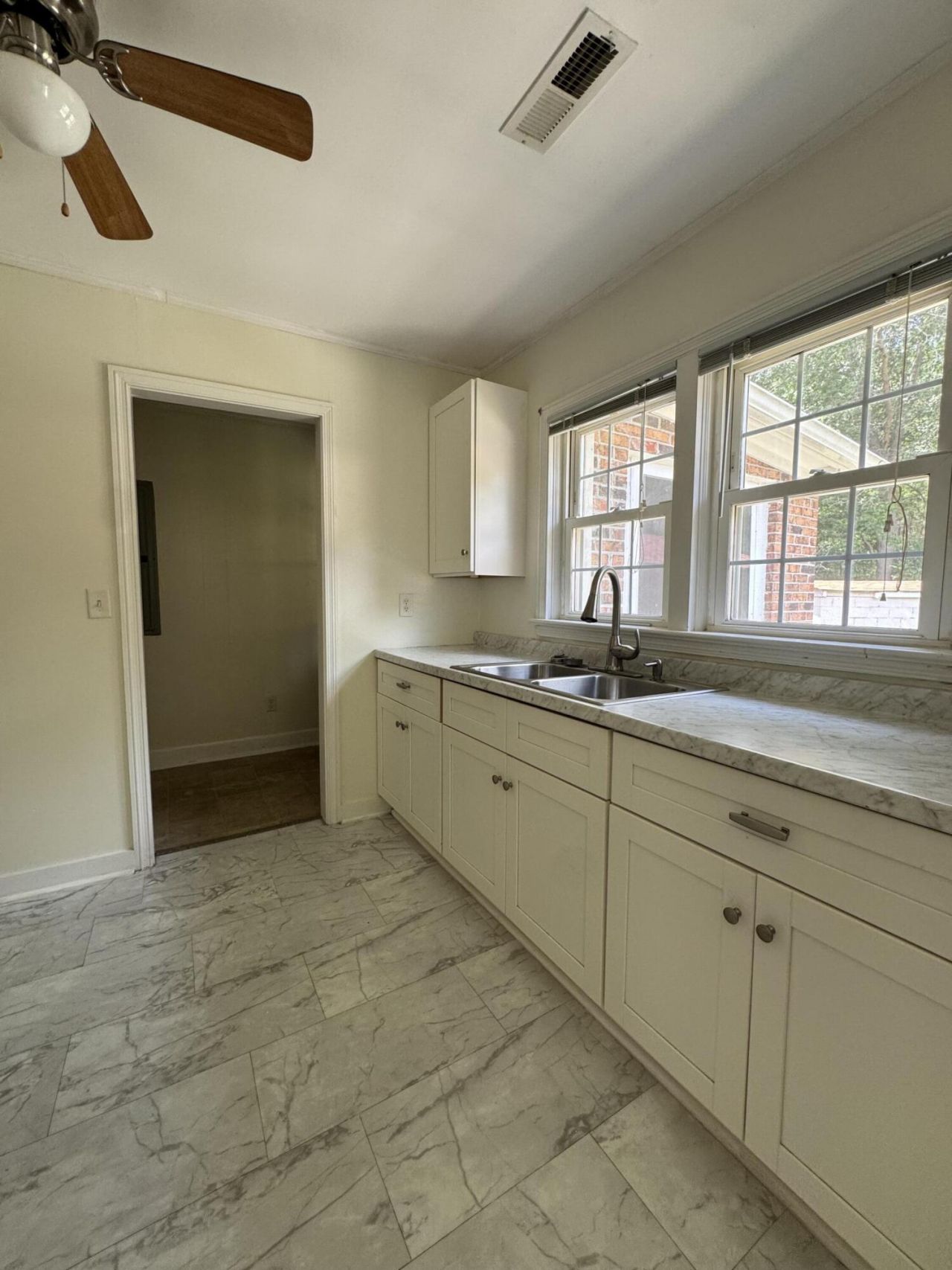 933 S Live Oak Drive Photo 5