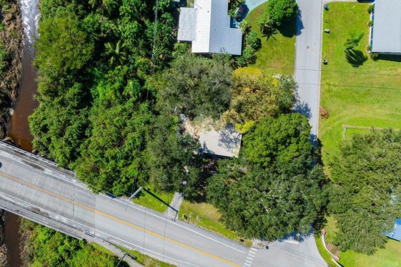 301 20th Avenue Sw, Vero Beach, FL 32962 Photo