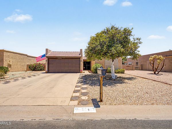 26423 S SNEAD Drive, Sun Lakes, AZ 85248