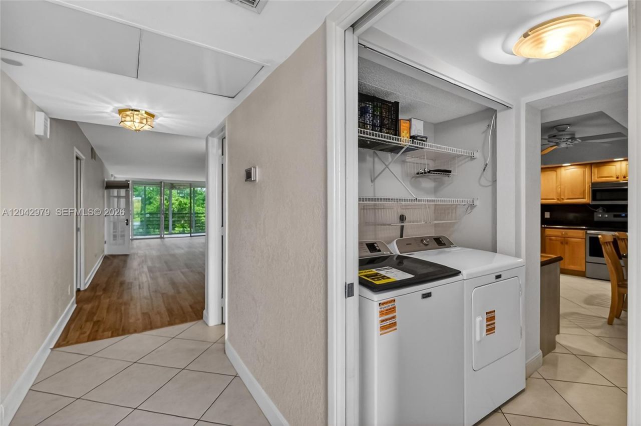 4015 W Palm Aire Dr, Unit 502, Pompano Beach, FL 33069 Photo
