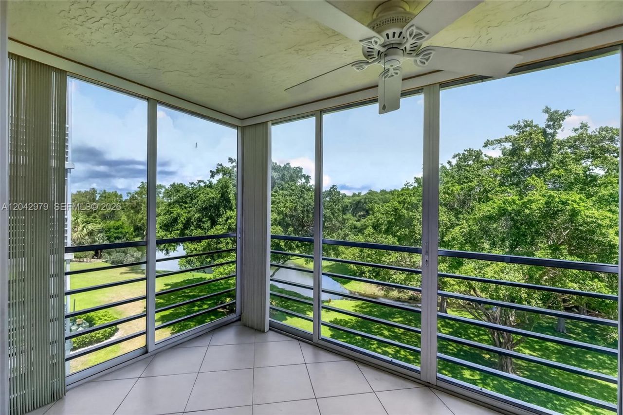 4015 W Palm Aire Dr, Unit 502, Pompano Beach, FL 33069 Photo