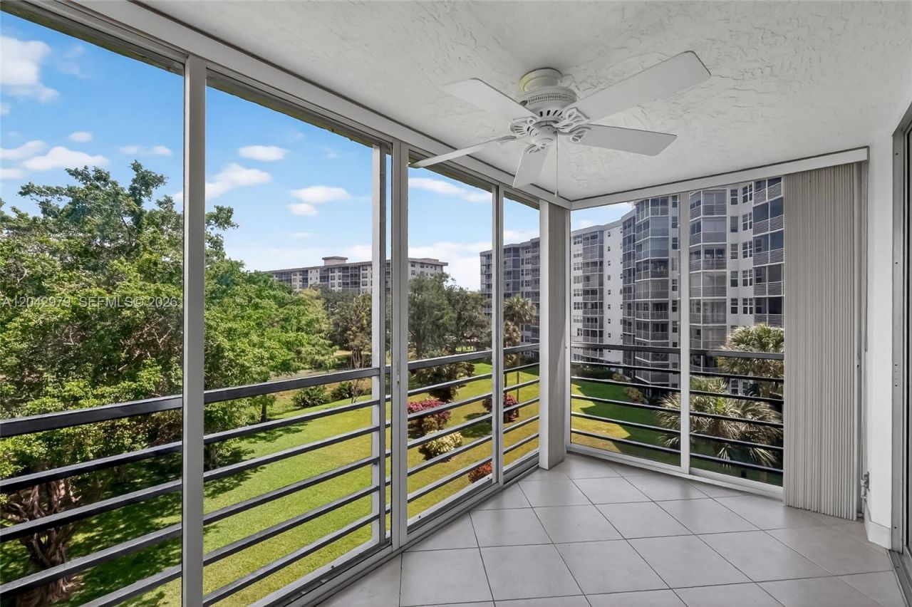 4015 W Palm Aire Dr, Unit 502, Pompano Beach, FL 33069 Photo