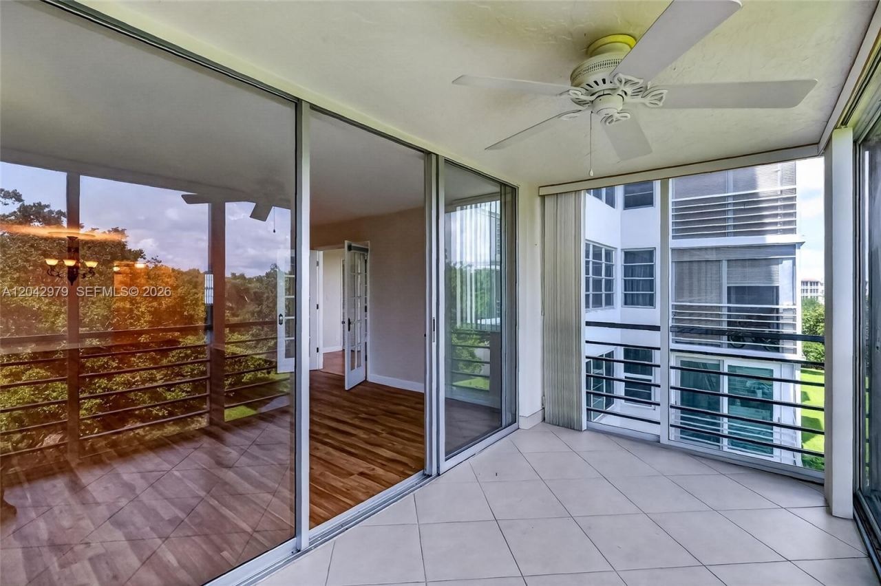 4015 W Palm Aire Dr, Unit 502, Pompano Beach, FL 33069 Photo