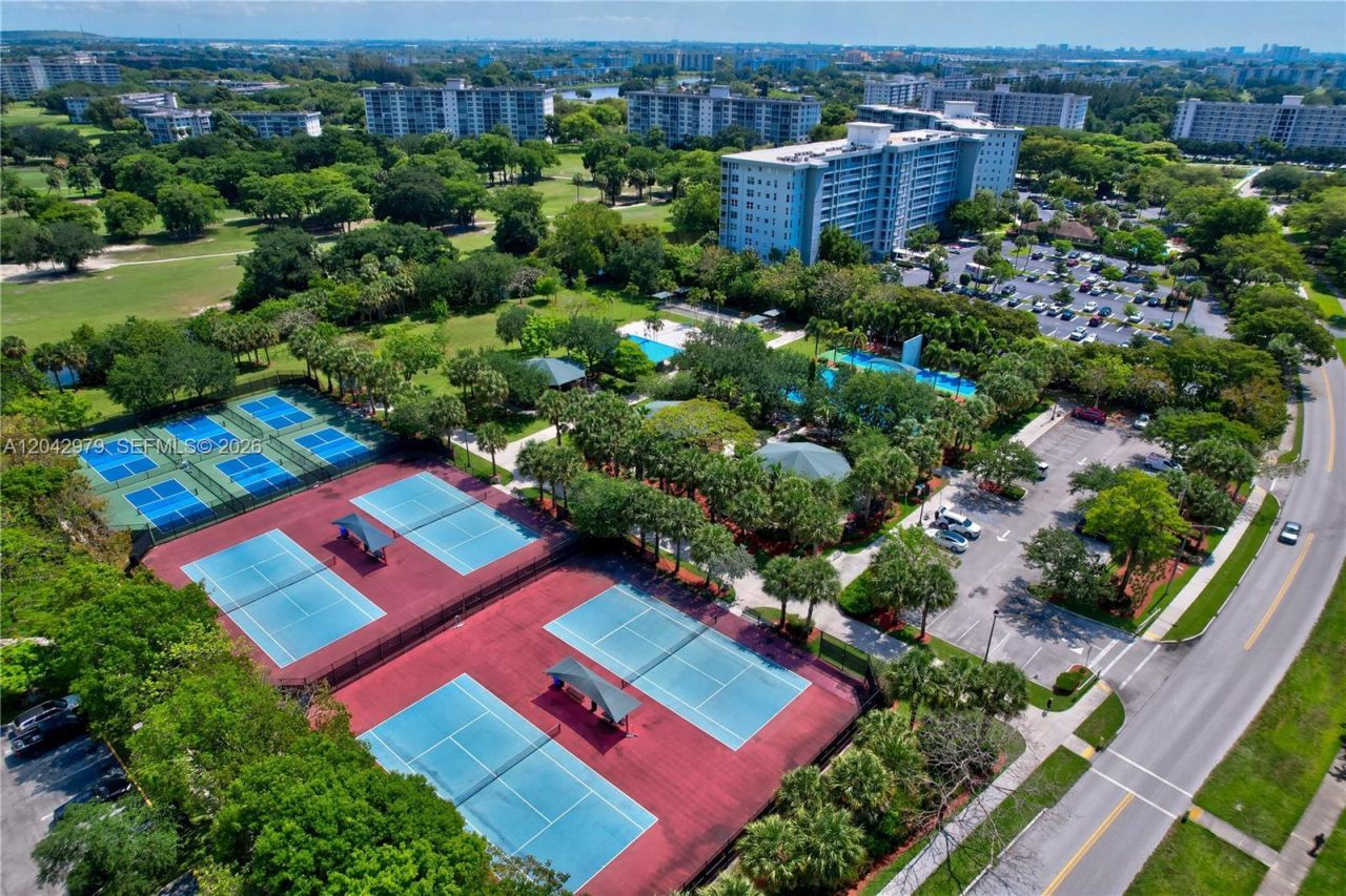 4015 W Palm Aire Dr, Unit 502, Pompano Beach, FL 33069 Photo