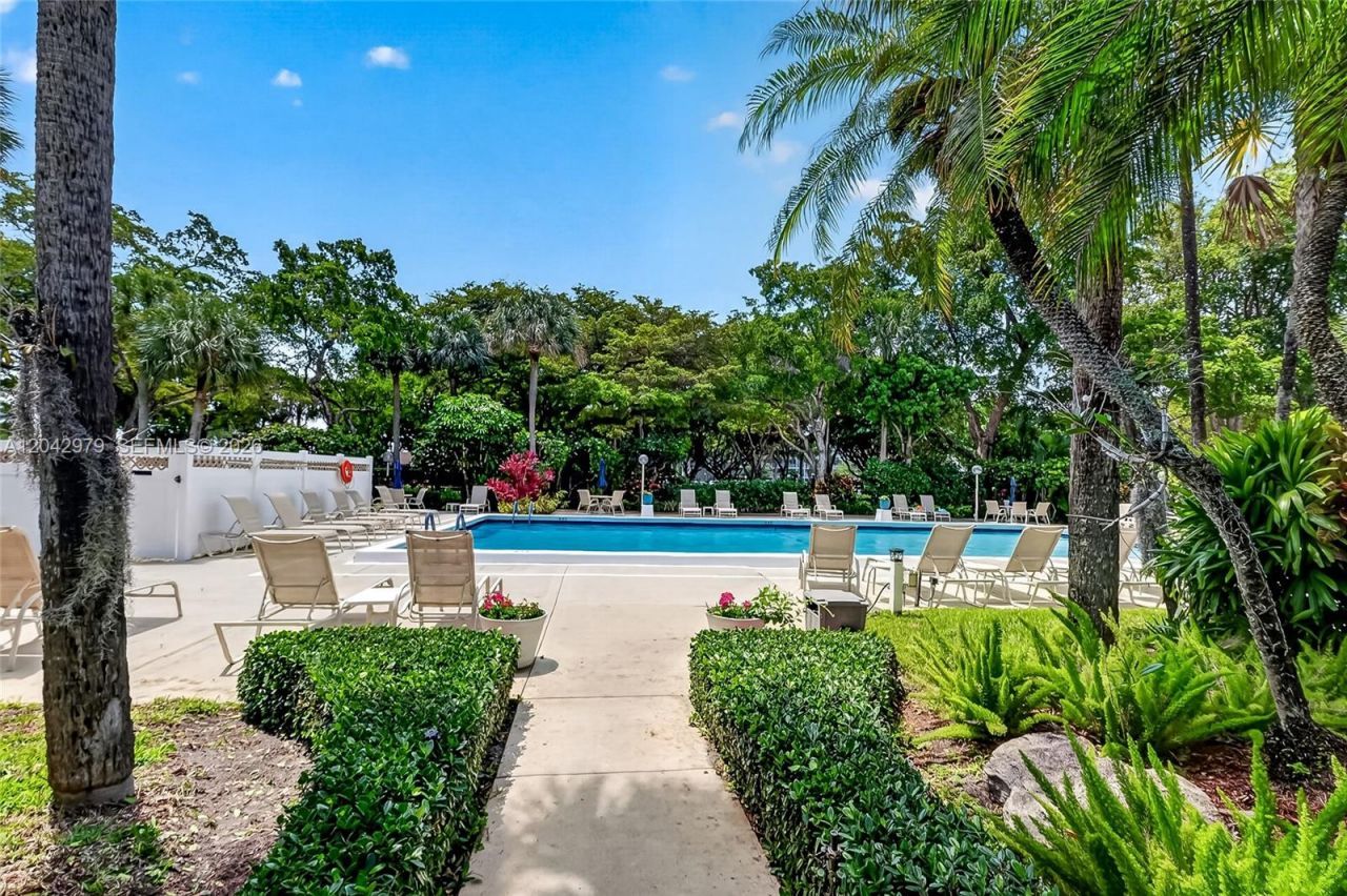 4015 W Palm Aire Dr, Unit 502, Pompano Beach, FL 33069 Photo