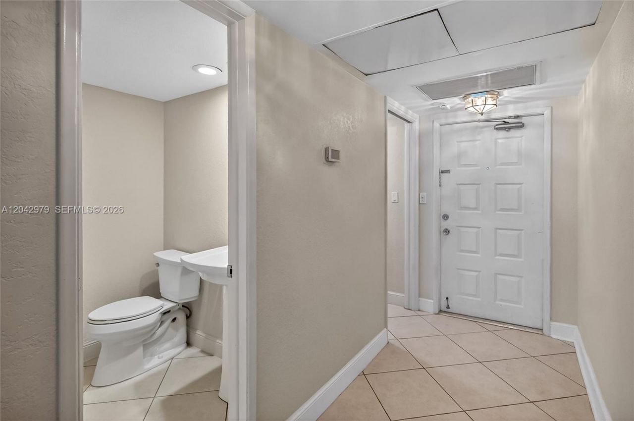 4015 W Palm Aire Dr, Unit 502, Pompano Beach, FL 33069 Photo