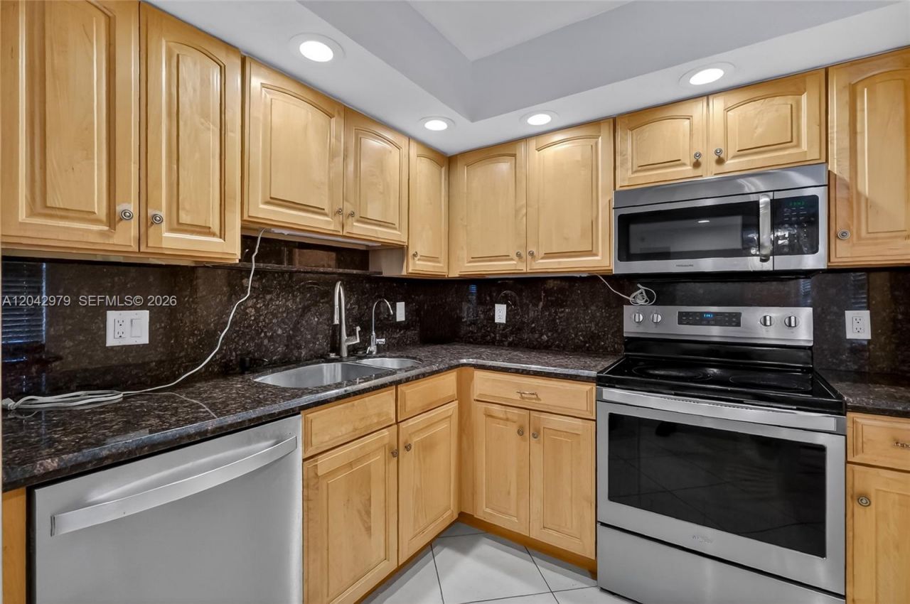 4015 W Palm Aire Dr, Unit 502, Pompano Beach, FL 33069 Photo