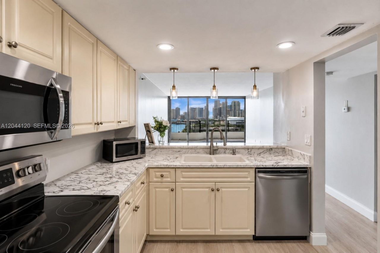 555 NE 15th St , Unit 20I, Miami, FL 33132 Photo