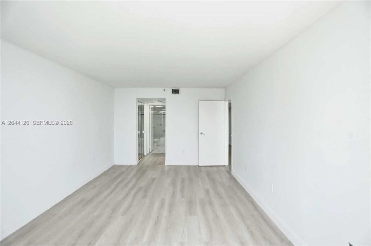 555 NE 15th St , Unit 20I, Miami, FL 33132 Photo