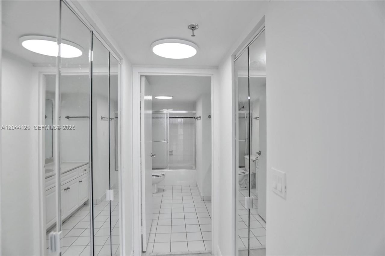 555 NE 15th St , Unit 20I, Miami, FL 33132 Photo