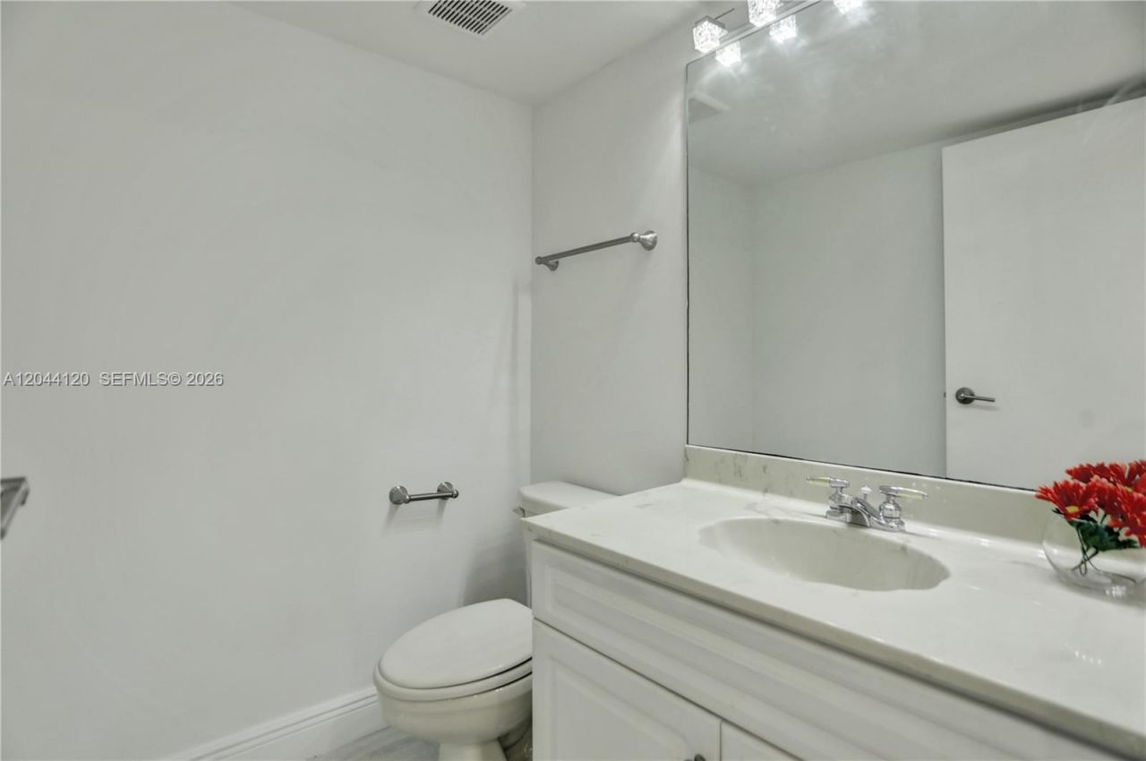555 NE 15th St , Unit 20I, Miami, FL 33132 Photo