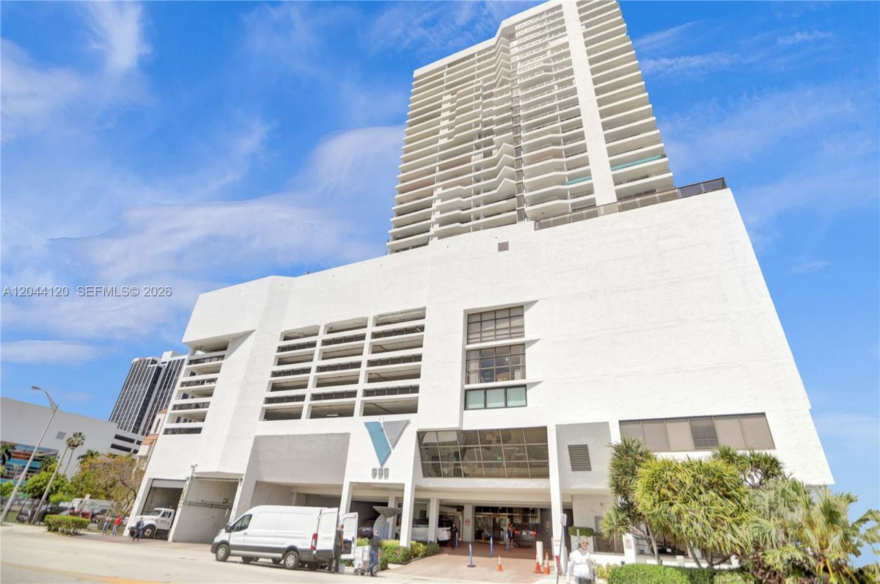 555 NE 15th St , Unit 20I, Miami, FL 33132 Photo