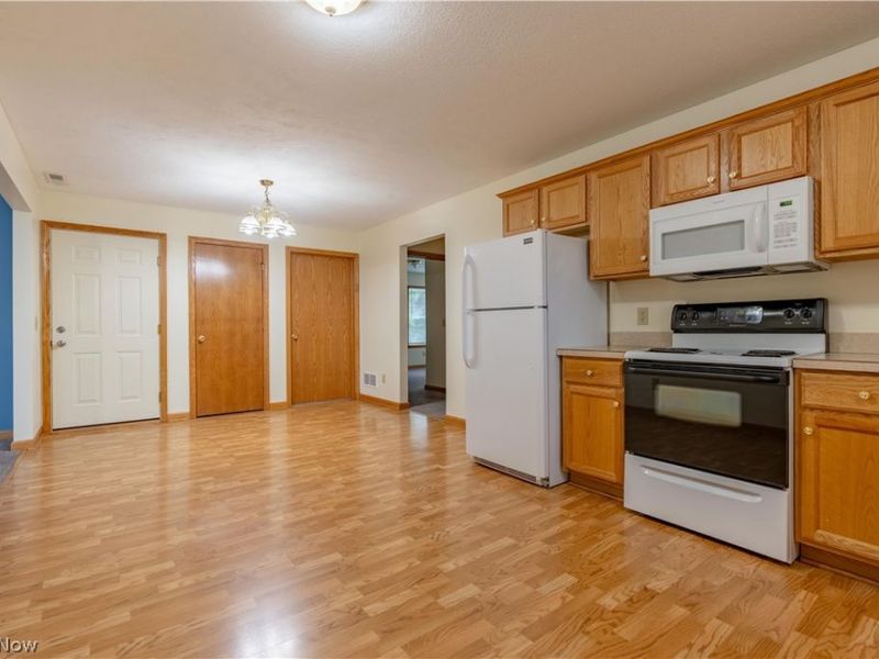 2919 Cliftmont Avenue NE, Canton, OH 44705 Photo 9