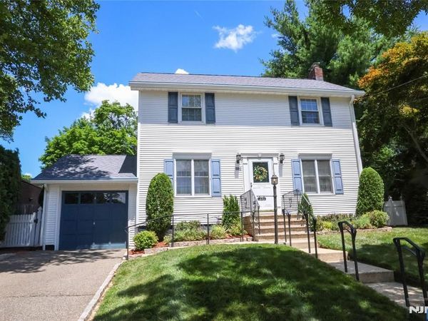 270 Kensington Road, RIVER EDGE, NJ 07661