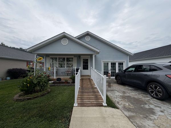 105 Palm Drive, Huntington, WV 25705