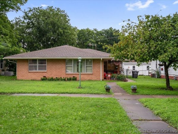 914 SE Delaware Avenue , Bartlesville, OK 74003