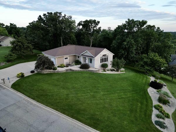 2391 Shagbark Lane Road, Decorah, IA 52101